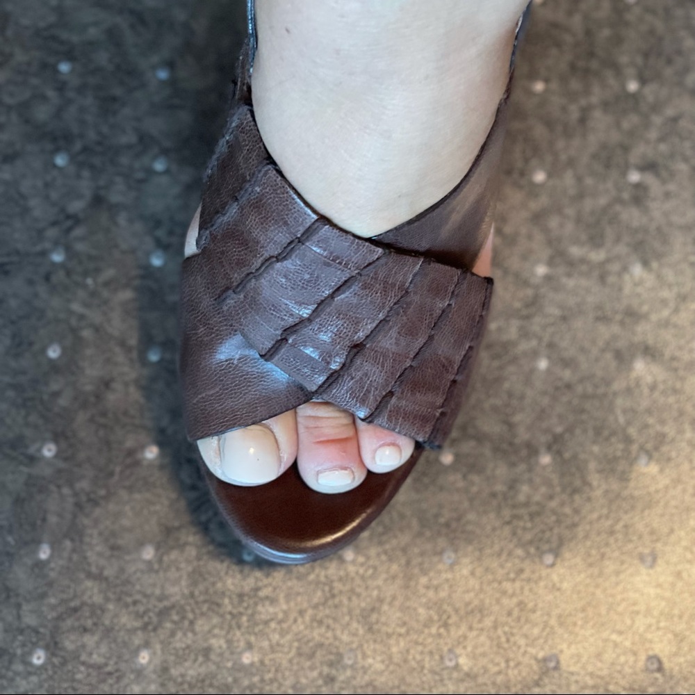 Michael Kors Size 7 Distressed Brown Leather High Heels - Picture 5 of 12